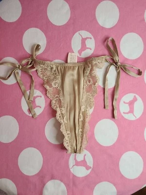 Nuevo con etiquetas Tanga Panty Vintage Victoria's Secret 100% Seda Corbata Lateral Talla Pequeña ♡ RARO Foto 1 de 4