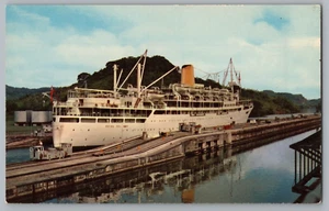 Tourist Liner Reina Del Mar Miguel Locks Panama Canal Postcard - Picture 1 of 2