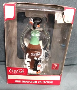 Penguin Coca-Cola Ice Cold Navidad Mini Globo de Nieve Colección Botella de Coca-Cola - Imagen 1 de 5