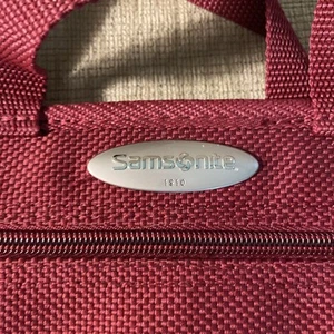 Samsonite Red Travel Cosmetic Toiletry Bag - Picture 1 of 4