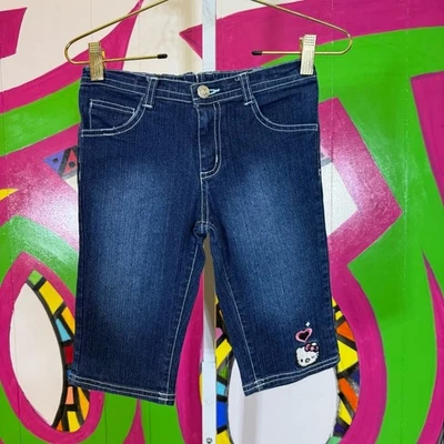 Pantalones cortos de mezclilla Hello Kitty para niños - azul oscuro. Talla 6. ¡En excelente estado! Foto 1 de 4
