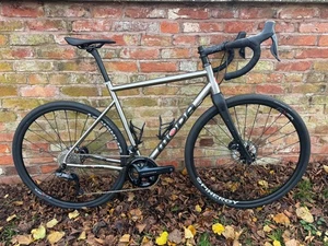 Moda Strega Titanium Gravel Bike, 12 speed Ultegra Di2, Spinergy GX Max Wheels - Picture 1 of 15