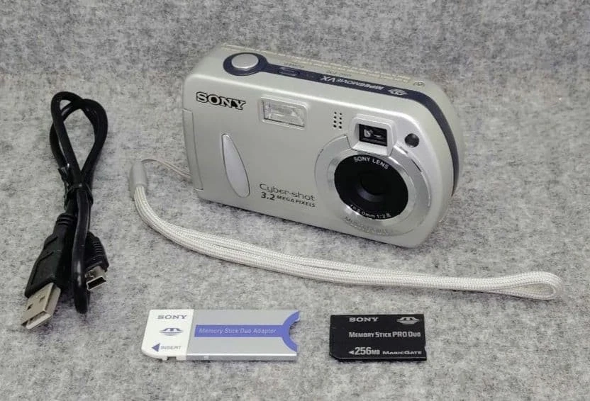 SONY Cyber-shot P32 動作確認済み Sony Cyber-shot DSC-P32 3.2MP Digital Camera - Silver for sale