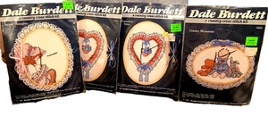 Menge 4 Vintage 1980er Dale Burdett Kreuzstich Kits Land Thema Puppe, Taube Spielzeug - Bild 1 von 8