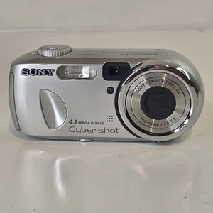 Sony Cyber-shot DSC-P73 4.1 MP Silver Digital Camera Only Tested Works AA - Foto 1 di 16