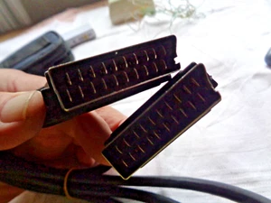 2m Scart IN/OUT Umschalter - 4 Cinch Stecker 2 Audio 2 Video Adapter Kabel TV AV - Bild 1 von 2
