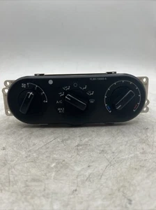 02-07 Ford Escape YL8H-19980-A Climate Control Panel Temperature Unit A/C Heater - Bild 1 von 8