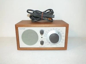 Tivoli Audio Henry Kloss und Tom DeVesto Model One AM/FM AUX Radio Nussbaum - Bild 1 von 10