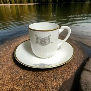 Taza de café CMcD.Mann & Co Ltd hermoso estado impresionante escudo plateado - Imagen 1 de 7