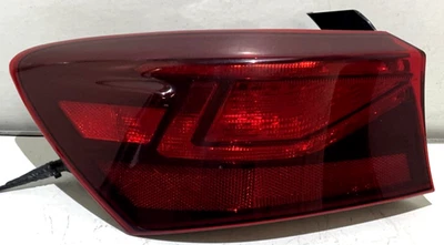 Luz trasera exterior halógena izquierda conductor Kia Forte 2019-2023 OEM 0922 Foto 1 de 4