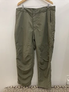 Cabelas Outdoor Hiking Utility Cargo Pants Green Mens 40x30 Z8 - Picture 1 of 3