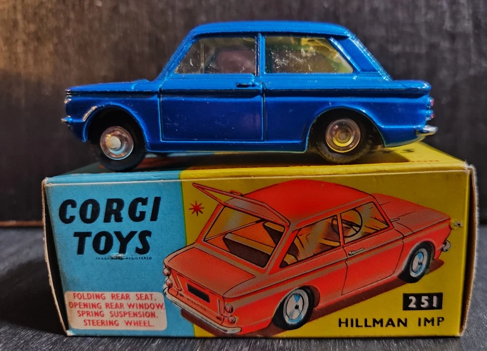 CORGI TOYS 251 HILLMAN IMP AZUL FUNDIDO A PRESIÓN AÑOS 60 CON EQUIPAJE INGLATERRA EN CAJA ORIGINAL Foto 1 de 4