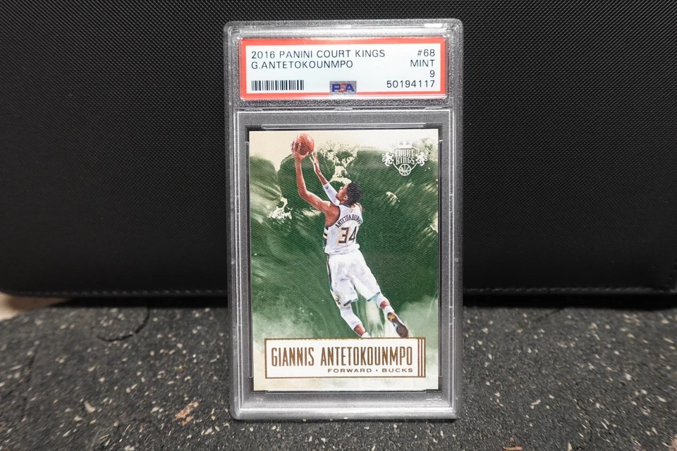 Giannis Antetokounmpo 2016 Panini Court Kings Milwaukee Bucks PSA 9 Foto 1 de 3