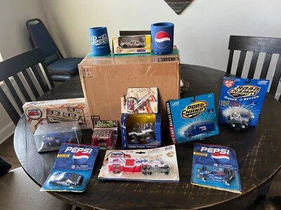 Colección de juguetes Pepsi años 90 ~lote de 13 artículos~ ¡la mayoría tienen embalaje original! Foto 1 de 4