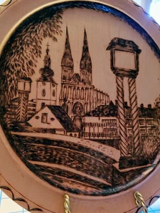 De colección. PLACA DE PARED CROATA HECHA A MANO/TALLADA MADERA DE ZAGREB 12" Arte popular ~ - Imagen 1 de 7