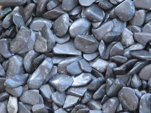 Chips de cristal de ónix negro, sin perforar, pulidos ~ Lote a granel de 100 gramos - Imagen 1 de 6