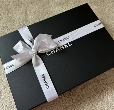 Chanel Negro Caja de Regalo Almacenamiento Decoración Vacío y Cuero Limpiador Paquete Foto 1 de 4