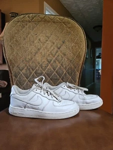 Nike Air Force 1 '07 Low LE Triple White Lace Up Sneakers Shoes Kids Size 3Y - Picture 1 of 8
