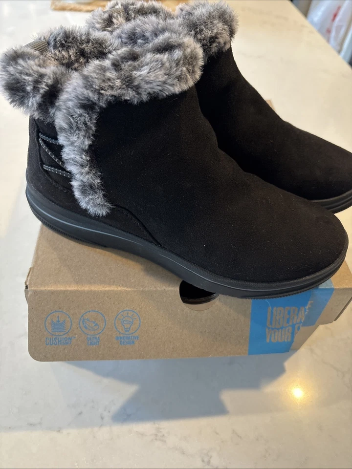 Cloudsteppers by Clarks Women's 6.5M Breeze Faux Fur Ankle Boot Black 6.5 Bootie
