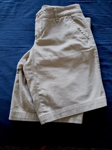 aeropostale women khaki bermuda short stretch size small (1/2) - Picture 1 of 5