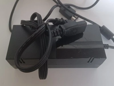 Adaptador de CA YCC-XB043B Fuente de alimentación para Xbox One con cable de alimentación Foto 1 de 4