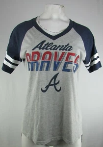 Atlanta Braves MLB 4her by Carl Banks G-III Damen V-Neck Shirt - Bild 1 von 6