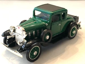 NATIONAL MOTOR MUSEUM MINT 1932 CHEVY COUPE 1:32 scale - Picture 1 of 6