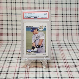 1992 SkyBox AA #251 Mike Piazza ROOKIE MISSIONS PSA 9 MINT Newly Graded - Bild 1 von 5
