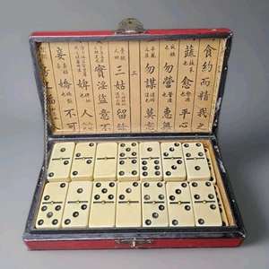 Antikes Knochen & Ebenholz Domino Set mit Messing Spinner - Chinesische Export Box mit Schrift - Bild 1 von 20