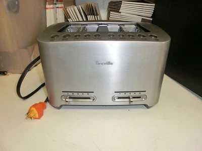 BREVILLE TOASTER BTA840XL BRUSHED DIECAST W/BAGEL/FROZEN/LIFT & LOOK MOTORIZED - Image 1 of 4