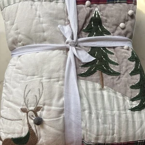 Pottery Barn Kids Heritage White Santa Cotton Toddler Quilt 36 x 50 Sample - Picture 1 of 5