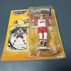 1998 Starting Lineup NHL Superstar Collectibles Steve Yzerman with Card Kenner - Picture 1 of 12