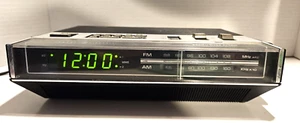 GE General Electric Green Grad U Wake Alarm AM/FM Clock Radio 7-4800A - Picture 1 of 10