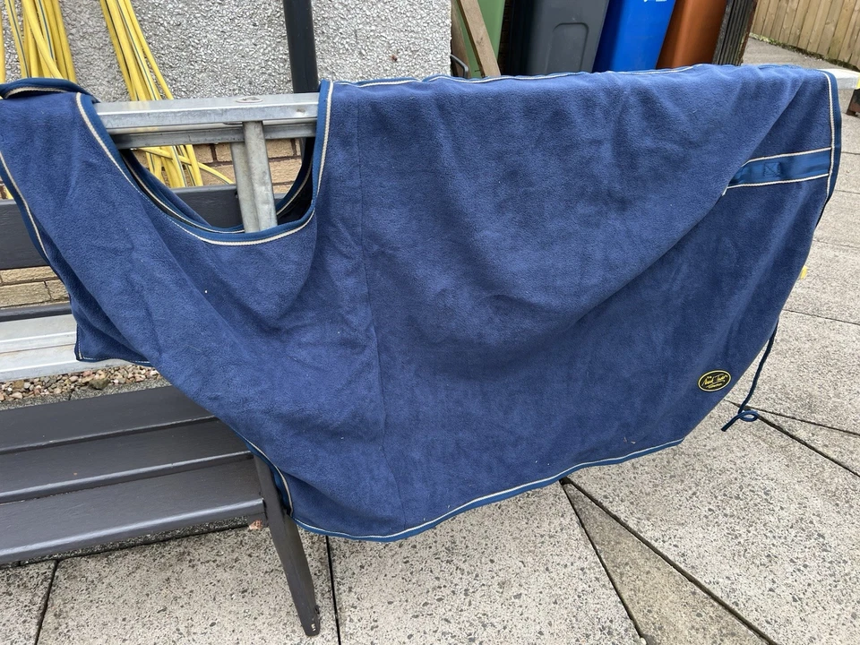 Mark Todd Fleece Exercise Sheet - Navy - 5.0” (largest size-fitted 6.9” rug) - Image 1 of 2