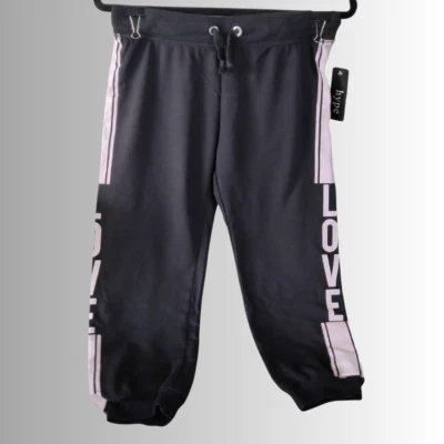 Pantalones deportivos recortados "Love" negros y rosas talla mediana Foto 1 de 4