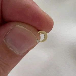 Luna genuina de oro amarillo de 9 quilates con cartílago circonita cúbica 6 mm poste perno 0,30 gramos - Imagen 1 de 6