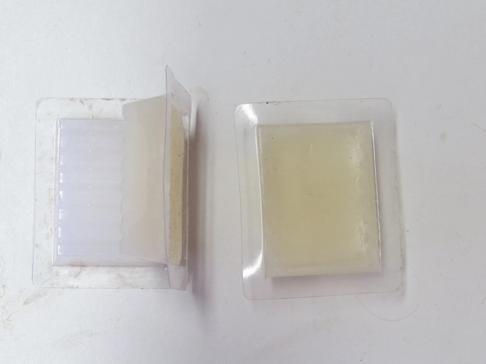 Bloc de cire pour positionnement des yeux 22 grammes - Photo 1/1