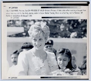 Princesa Diana Islamabad Pakistán 1991 AP Leafdesk Alambre Prensa Foto - Imagen 1 de 2
