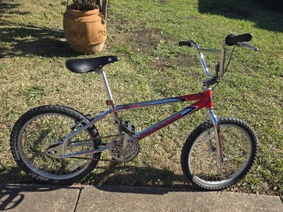 Bicicleta BMX Mongoose Menace de Colección Años 90 Cromo Mid School Almohadillas 25 Aniversario Foto 1 de 4
