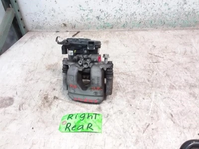 Pinza trasera lateral del pasajero Mercedes Benz GLC300 2024 con soporte y freno de estacionamiento eléctrico Foto 1 de 4