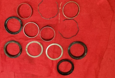 YZ426F YAMAHA 2001 (ЛОТ A) ВИЛКА ЗАЩЕЛКИВАЮЩИЕСЯ КОЛЬЦА И ШАЙБЫ - Изображение 1 из 3