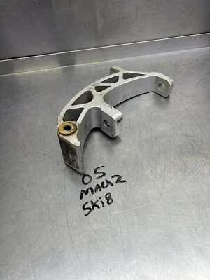 05 06 07 Ski-doo MXZ Mach Z 1000 SDI Front Left Right Spindle Knuckle 505071232 - Изображение 1 из 4