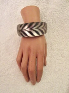 Alexis Bittar Zebra Armreif Armband breit geschnitzt Lucite aufklappbar signiert --Top! - Bild 1 von 17