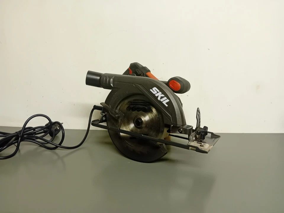 Skil SW1U581003 Circular Saw 230v-240v 1250w - Image 1 of 4