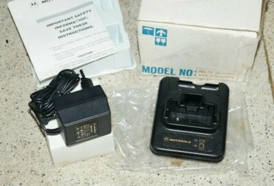 Motorola radio pages single unit charger NLN3306C for NLN7057 batteries - Image 1 of 4