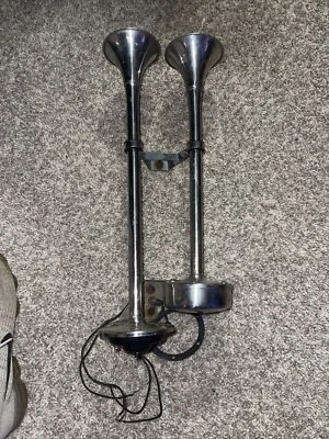 BOCINA TREN AIRE DOBLE TROMPETA 125 DB PARA COCHES Y CAMIONES BOCINAS VIKINGAS 12v Foto 1 de 4