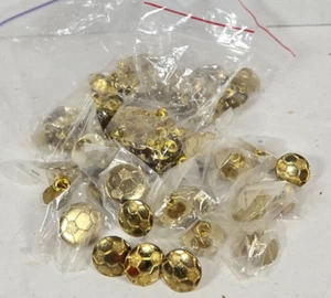 Goldfarbene Fußball Ball Buchstaben Jacke Pins 3/4 Zoll, 75 Pins insgesamt - Bild 1 von 4