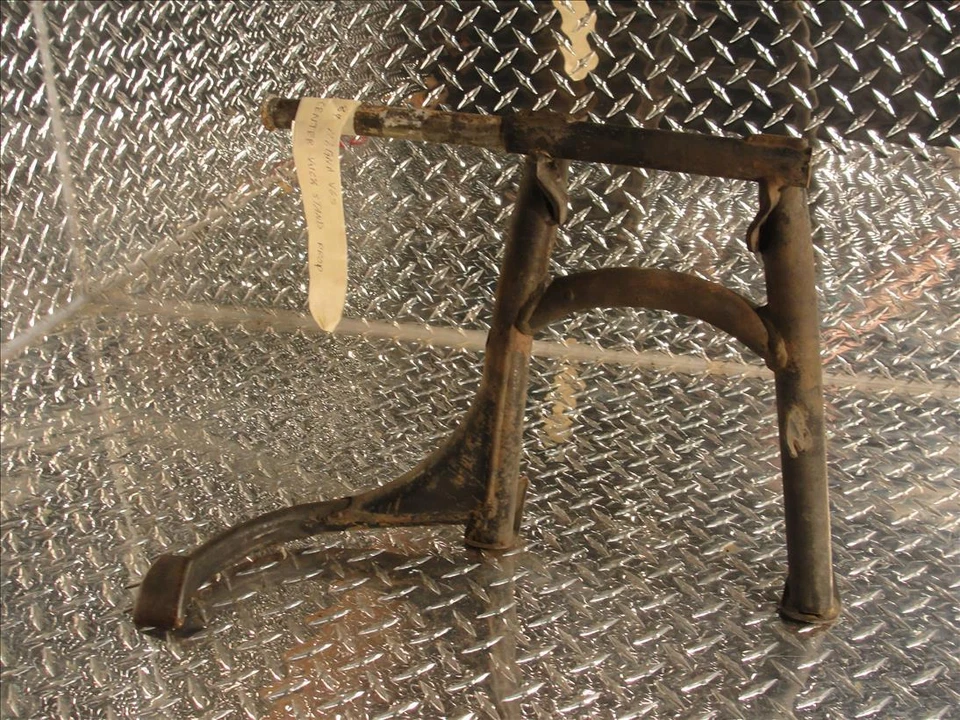 84 HONDA VF 1100 C MAGNA V65 SOPORTE CENTRAL SOPORTE VF1100 Foto 1 de 1