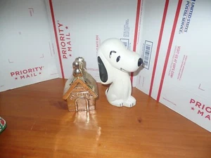 Salvadanaio moneta vintage 1958 Snoopy placca argento cuccia cane e raro Snoopy Bank - Foto 1 di 15