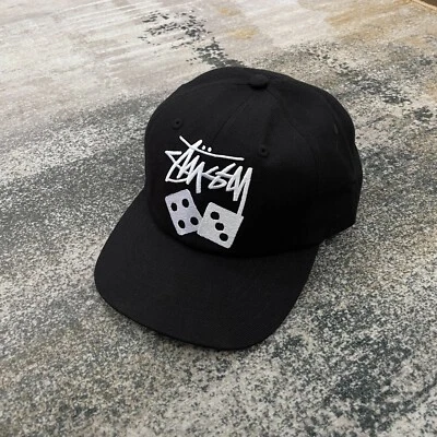 Gorra Stussy Stock Dice Low Pro negra Foto 1 de 4